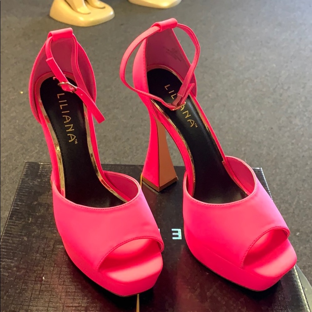 Hot pink heels sizes 7-10 brand new
